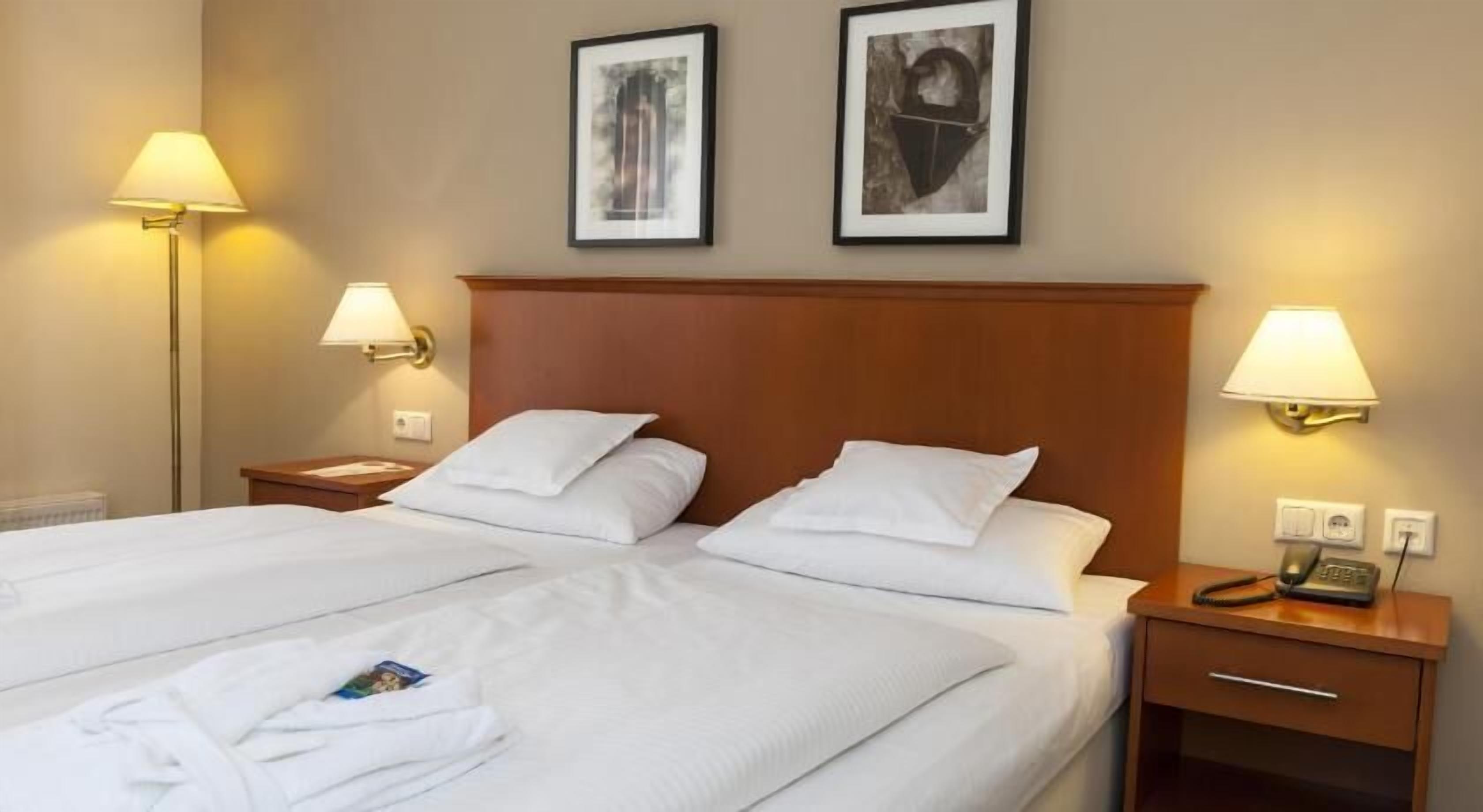 Minibar, in-room safe, individually furnished, free WiFi