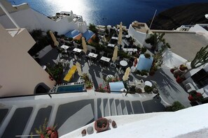 Free daily continental breakfast - Kavalari Hotel - Adults Only (Santorini)