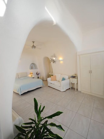 Superior Room | Minibar, in-room safe, desk, blackout drapes. Kavalari Hotel - Adults Only