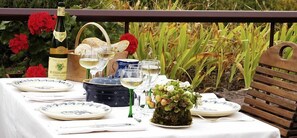 Breakfast, lunch and dinner served - Le Beau Site (OTTROTT)