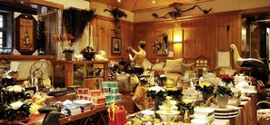 Breakfast, lunch and dinner served - Le Beau Site (OTTROTT)