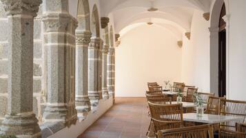 2 bars/lounges, poolside bar