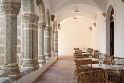 Convento do Espinheiro, Historic Hotel & Spa