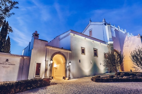 Depan hartanah - siang/malam