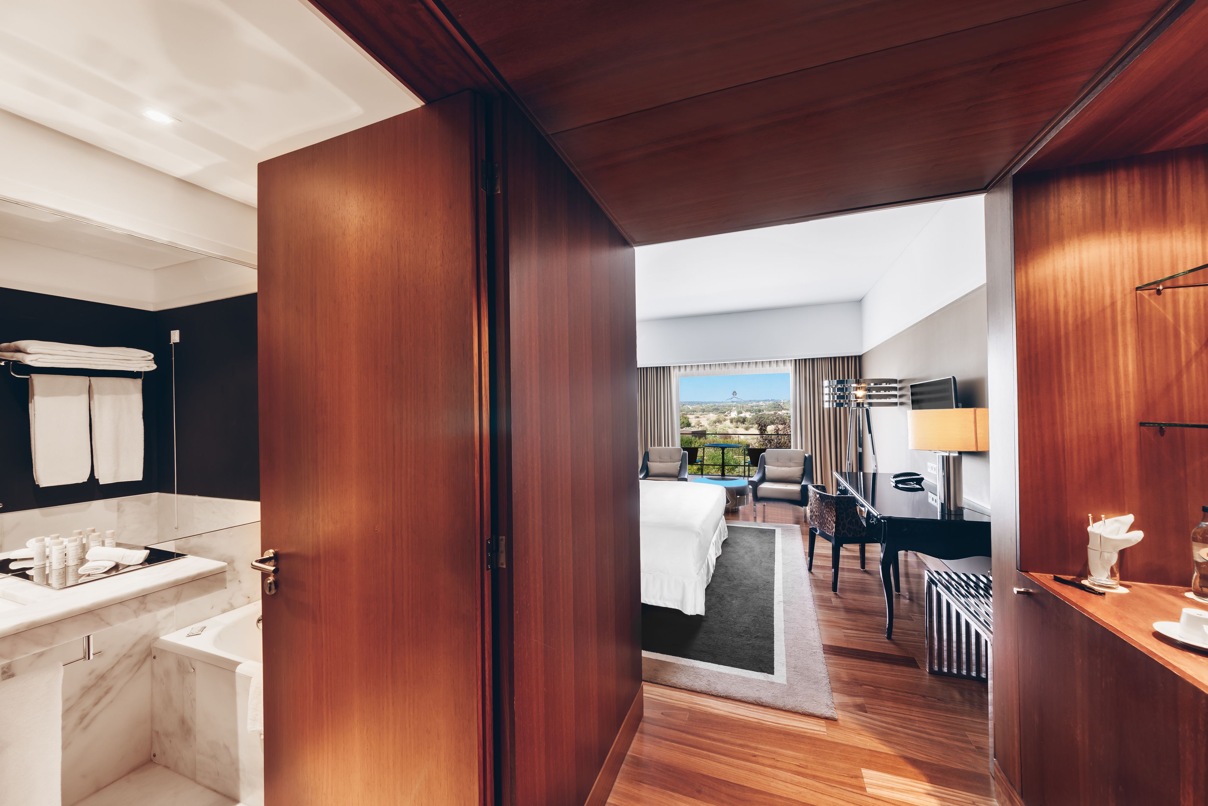 デザイン ルーム | 高級寝具、ミニバー、セーフティボックス (室内)、遮光カーテン