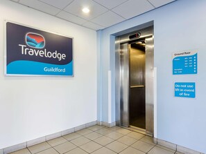 Interior - Travelodge Guildford (Guildford)