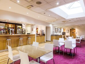 Dining - Travelodge Guildford (Guildford)
