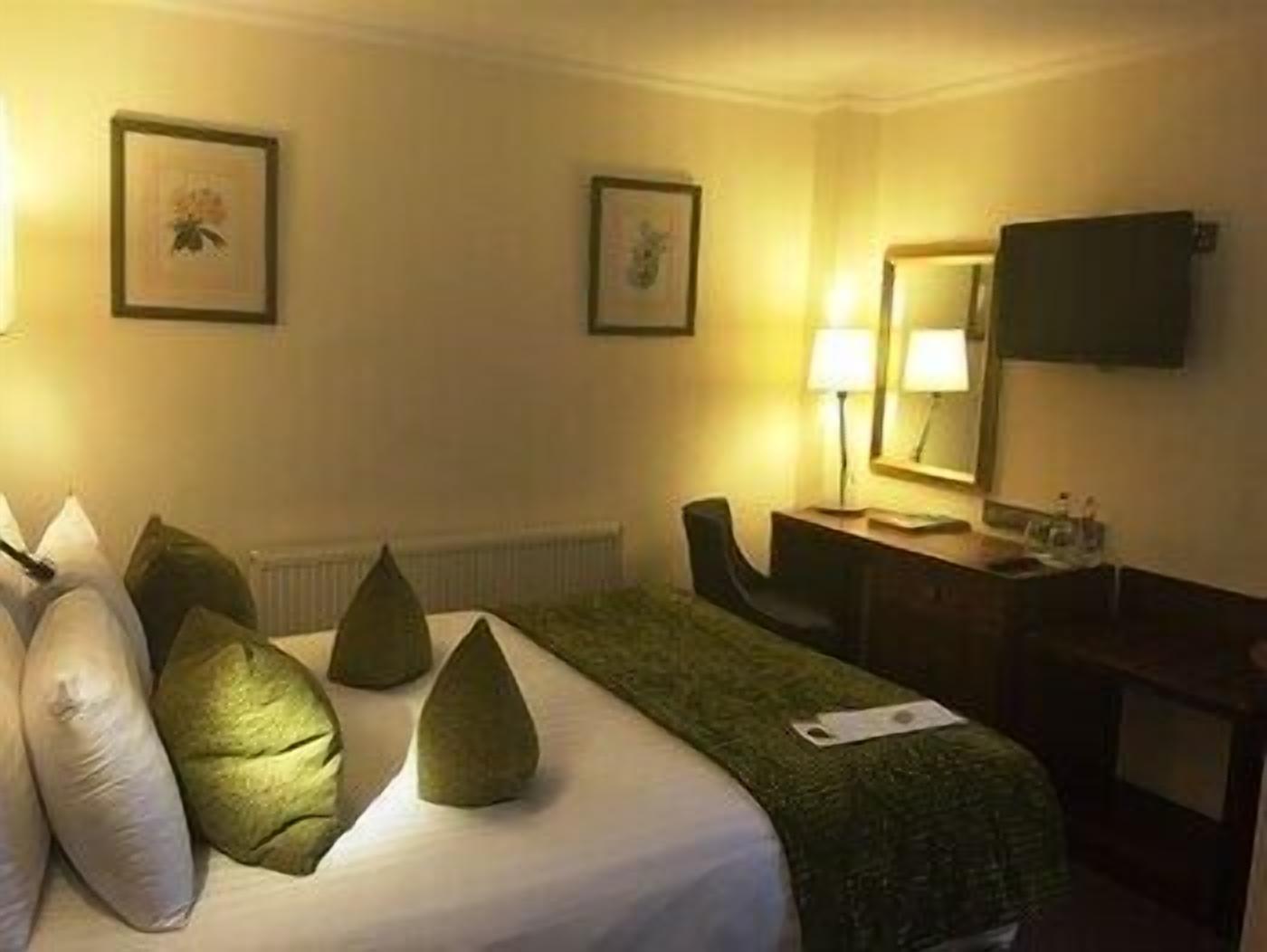 In-room safe, desk, iron/ironing board, free WiFi