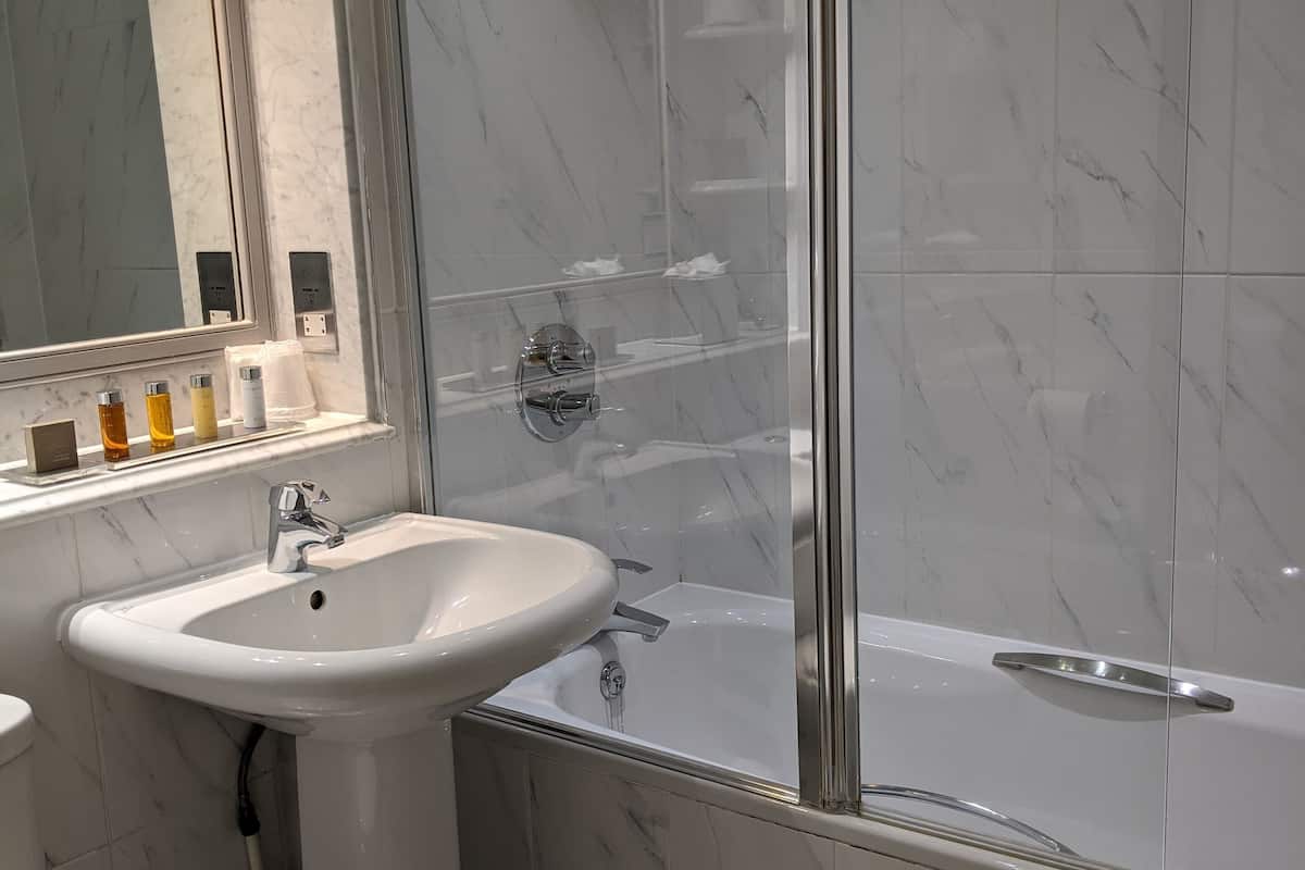 single room, 1 single bed, courtyard area | bathroom | combined shower/bathtub, free toiletries, hair dryer, towels