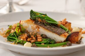 Frühstück, Mittagessen, Abendessen, lokale und internationale Küche 