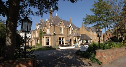 Cotswold Lodge Hotel