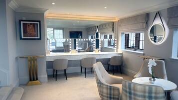 Luxury Suite, 1 King Bed, Hot Tub | Living area | 32-inch TV with digital channels