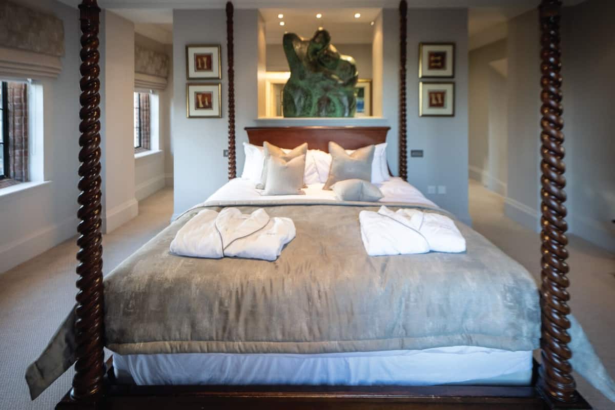 Suite de luxe, 1 llit de matrimoni gran, banyera d'hidromassatge | Roba de llit d'alta qualitat i matalassos de la marca Select Comfort