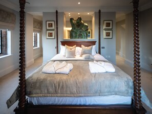 Luxe suite, 1 kingsize bed, bubbelbad | Luxe beddengoed, Select Comfort-bedden, een kluis op de kamer