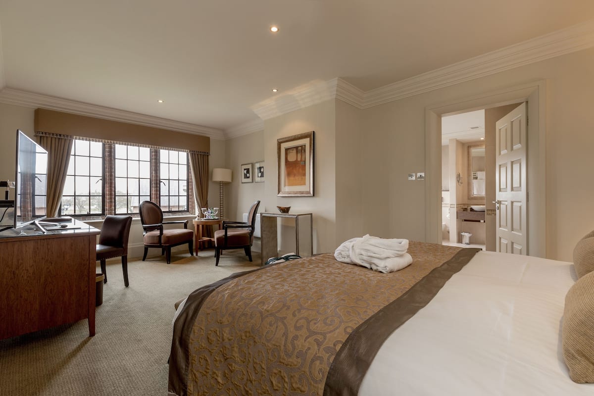 Executive Double Room, 1 Bedroom | Premium bedding, Select Comfort beds, in-room safe, iron/ironing board