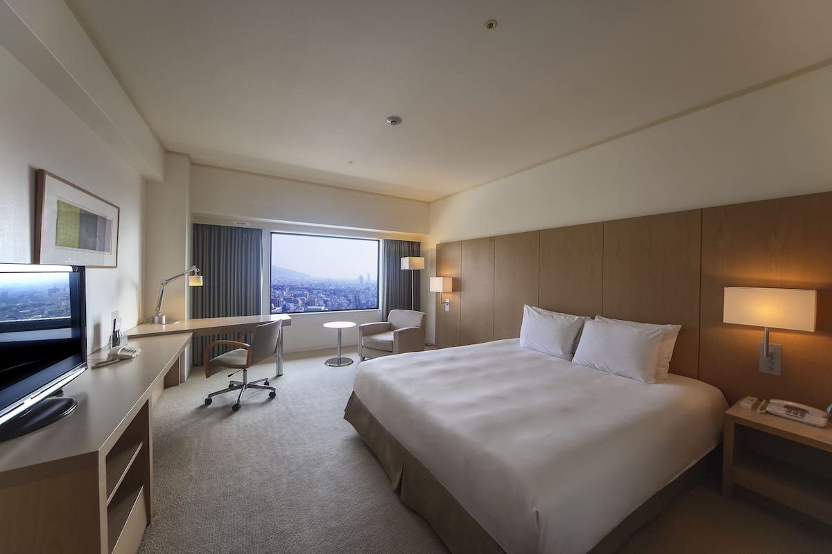 Premium Room, 1 King Bed, Club lounge access, City View | 1 bedroom, in-room safe, desk, laptop workspace
