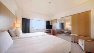 In-room safe, desk, laptop workspace, blackout drapes