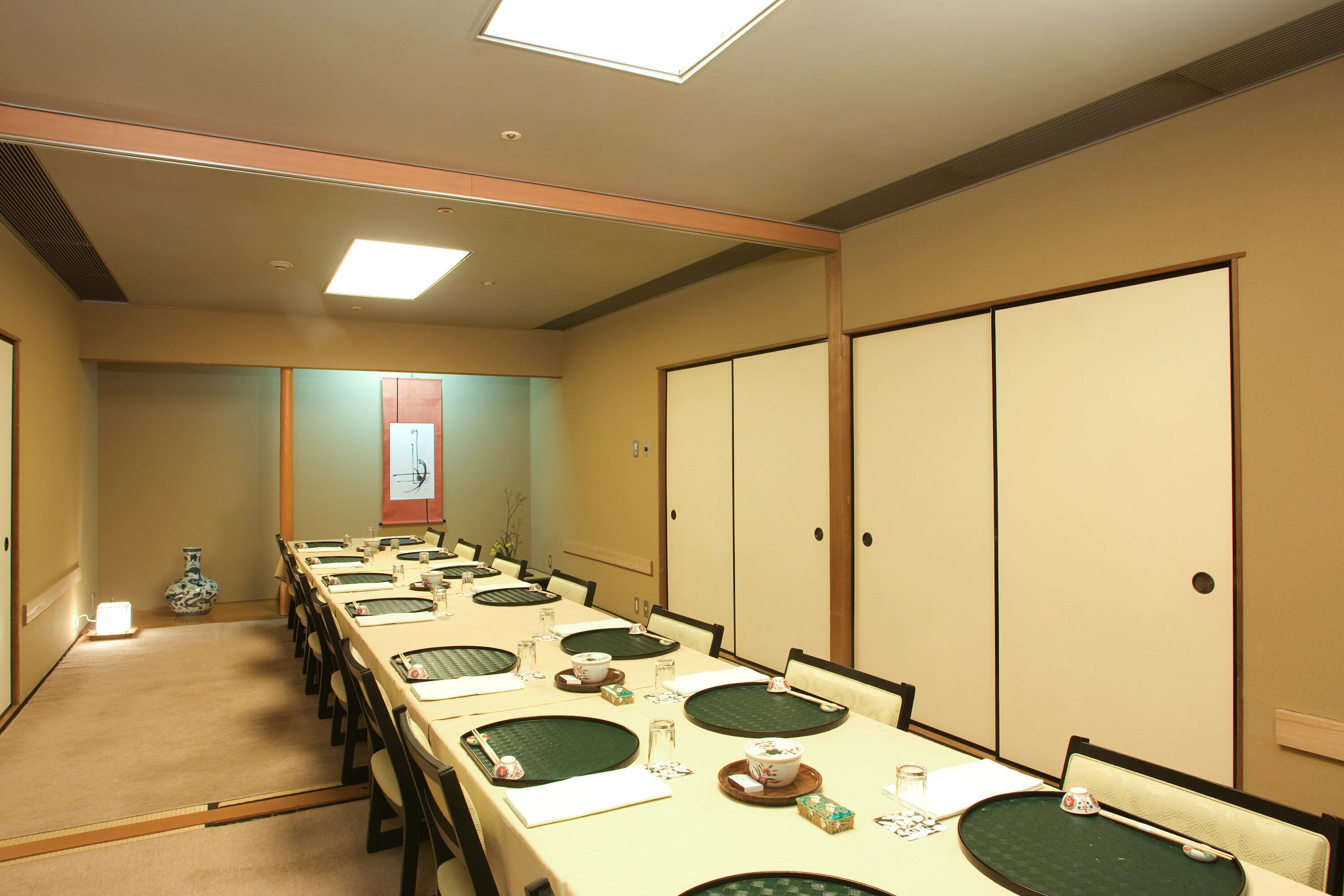 7 restaurants, breakfast, lunch, dinner served; italian cuisine