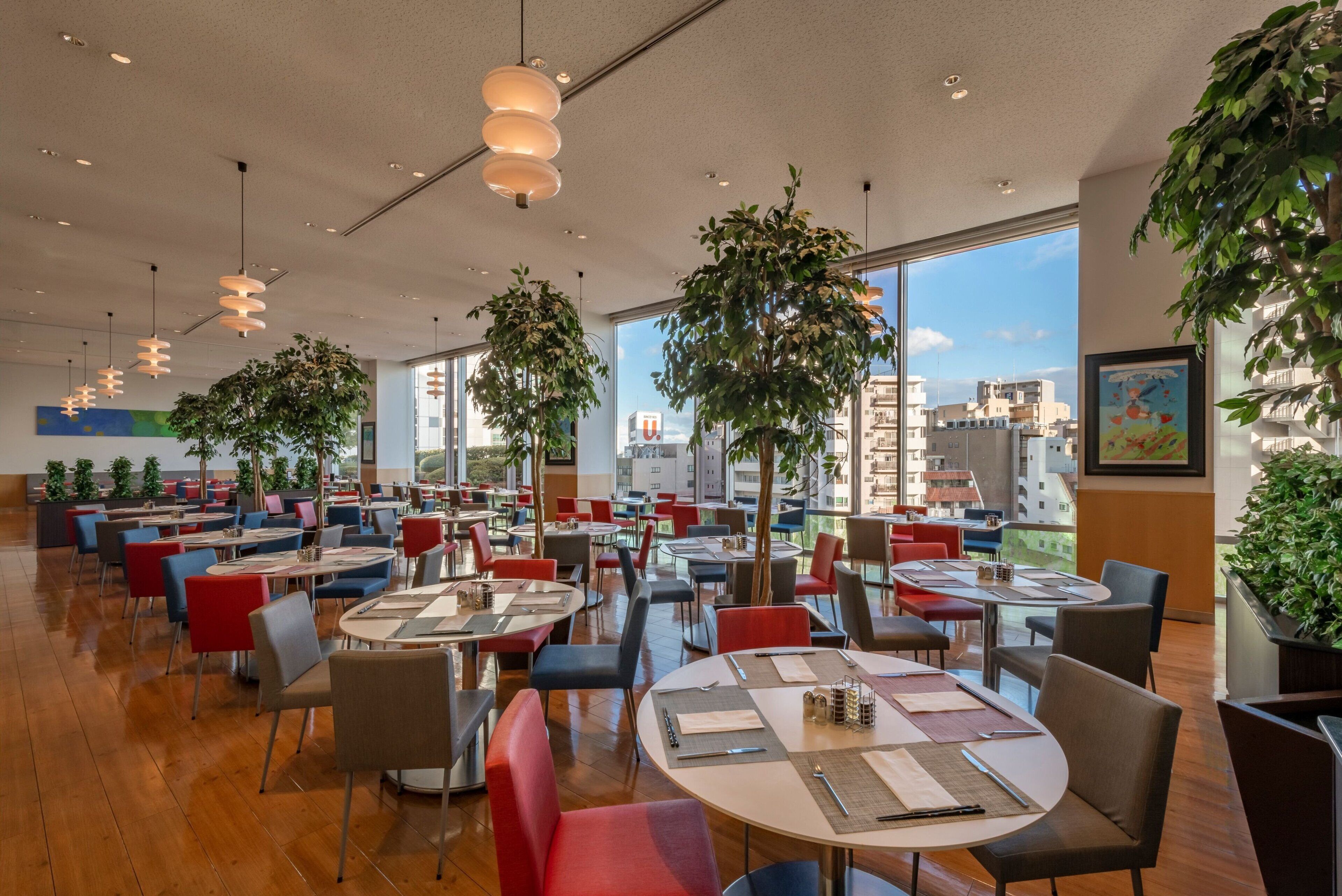 7 restaurants, breakfast, lunch, dinner served; italian cuisine