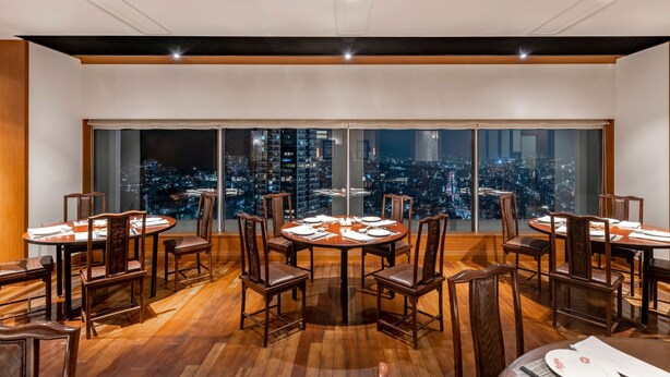 A dining area with a city view, wooden flooring, and modern lighting. - ANA Crowne Plaza Kobe by IHG (Kobe)