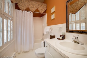 Unclassified image, 4 of 33, button