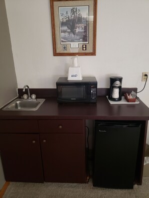 Suite, 1 King Bed, Non Smoking - Americas Best Value Inn & Suites International Falls (International Falls)