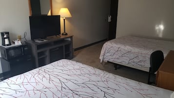 Kamar, 2 Tempat Tidur Double, Bebas Asap Rokok | Meja kerja, Wi-Fi gratis, seprai linen, dan jam alarm