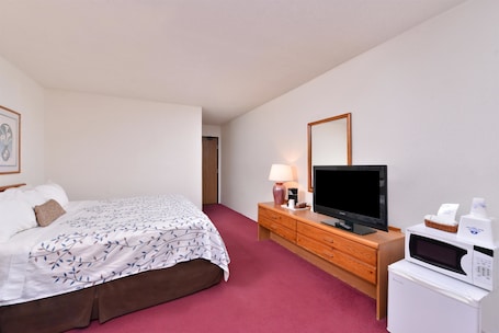 Desk, free WiFi, bed sheets, alarm clocks. Americas Best Value Inn & Suites International Falls