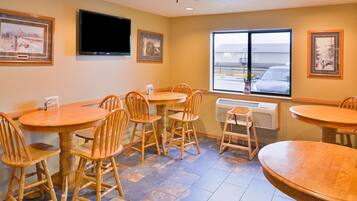 Free daily continental breakfast