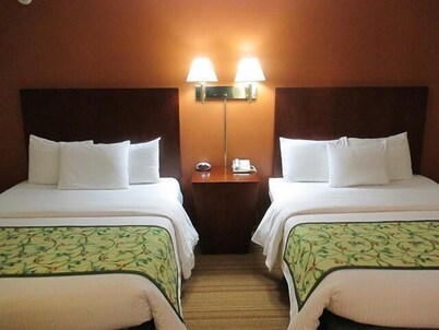 Red Carpet Inn & Suites