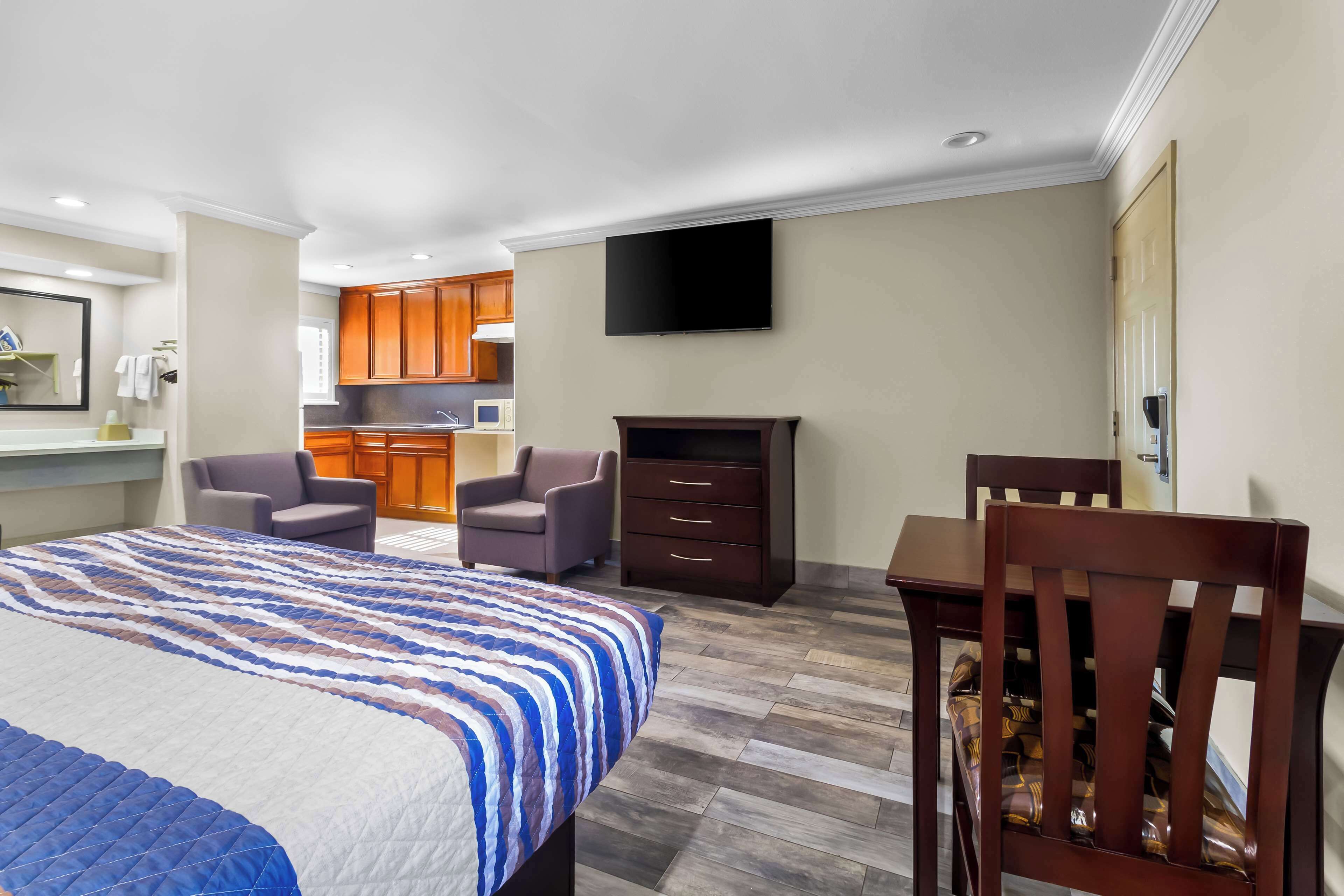 Foto - Americas Best Value Inn Houston Heights at I-45