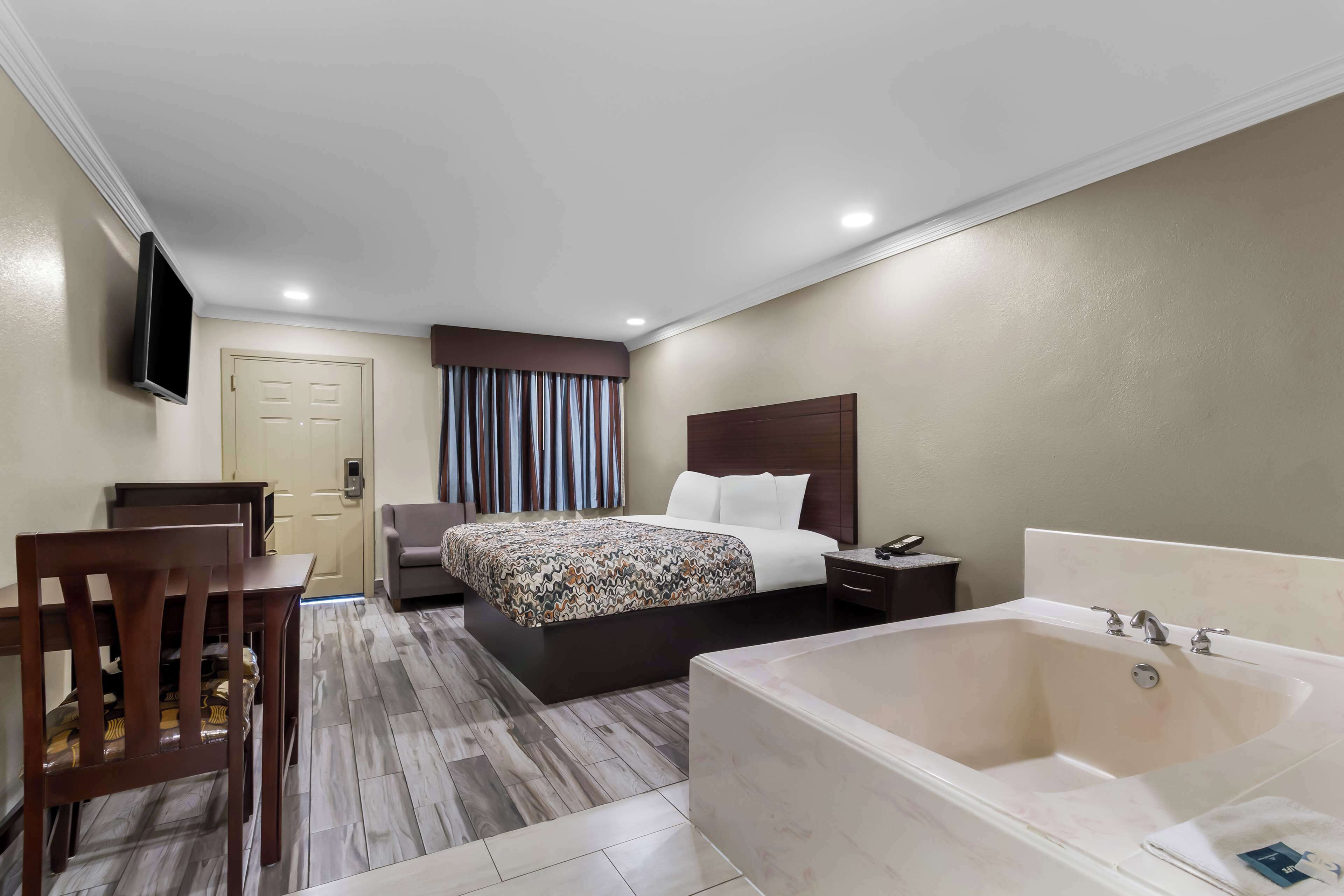 Foto - Americas Best Value Inn Houston Heights at I-45