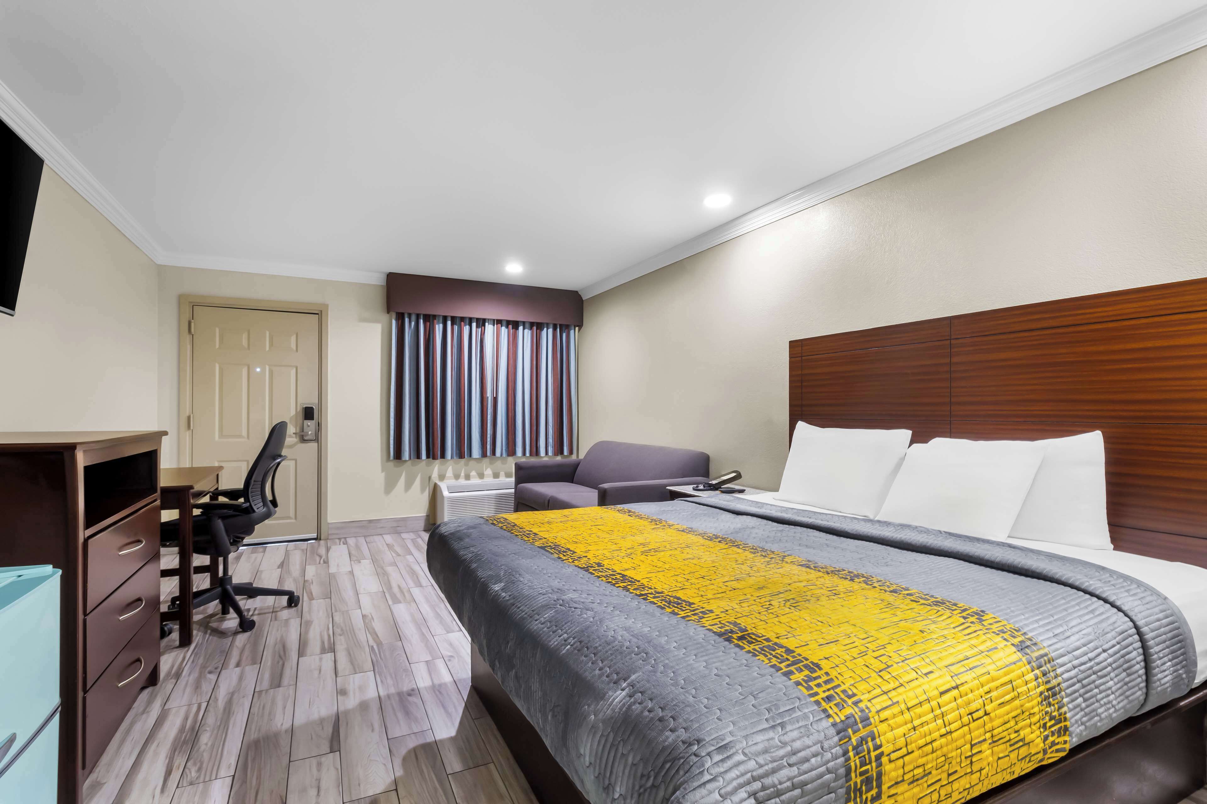 Foto - Americas Best Value Inn Houston Heights at I-45