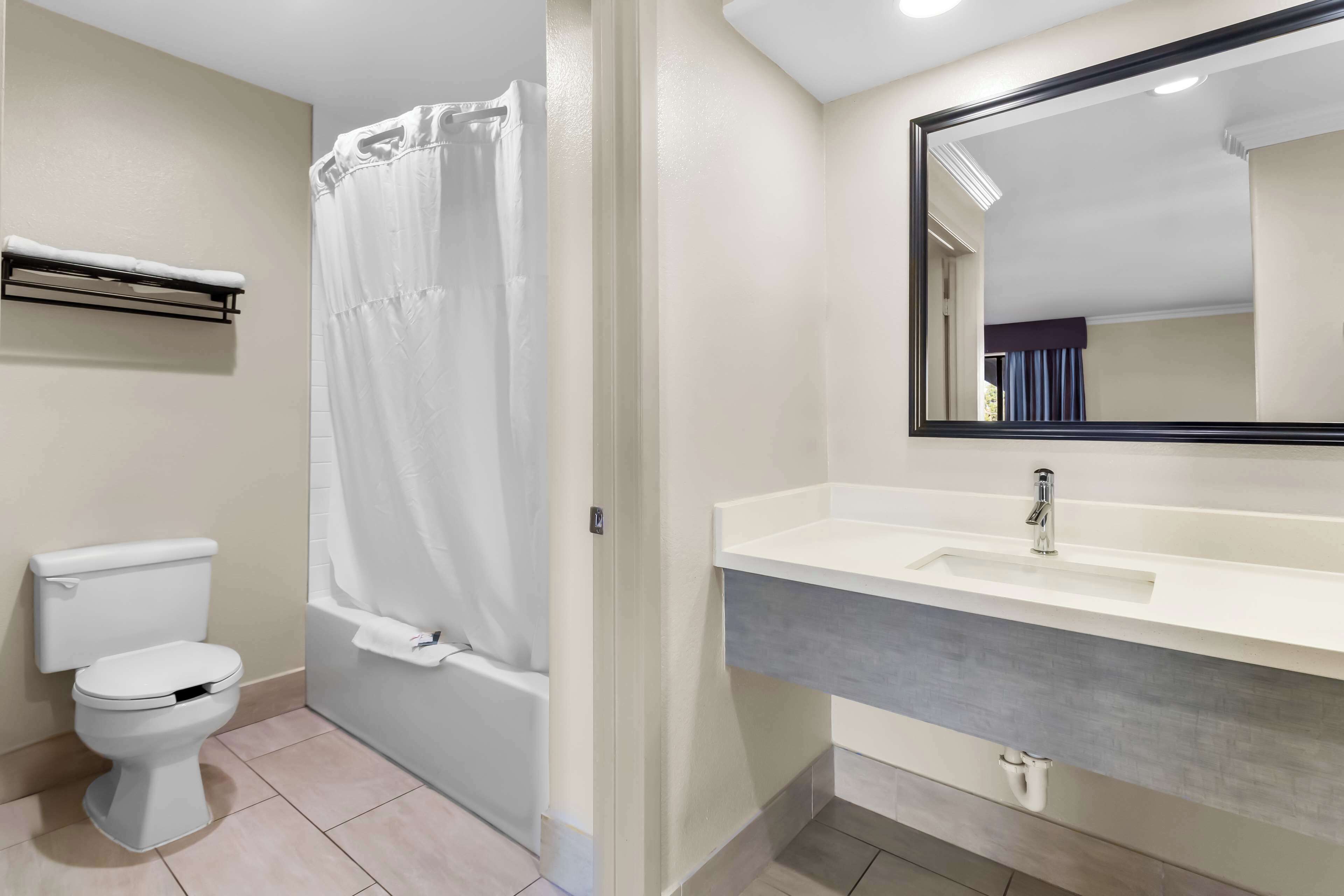 Foto - Americas Best Value Inn Houston Heights at I-45