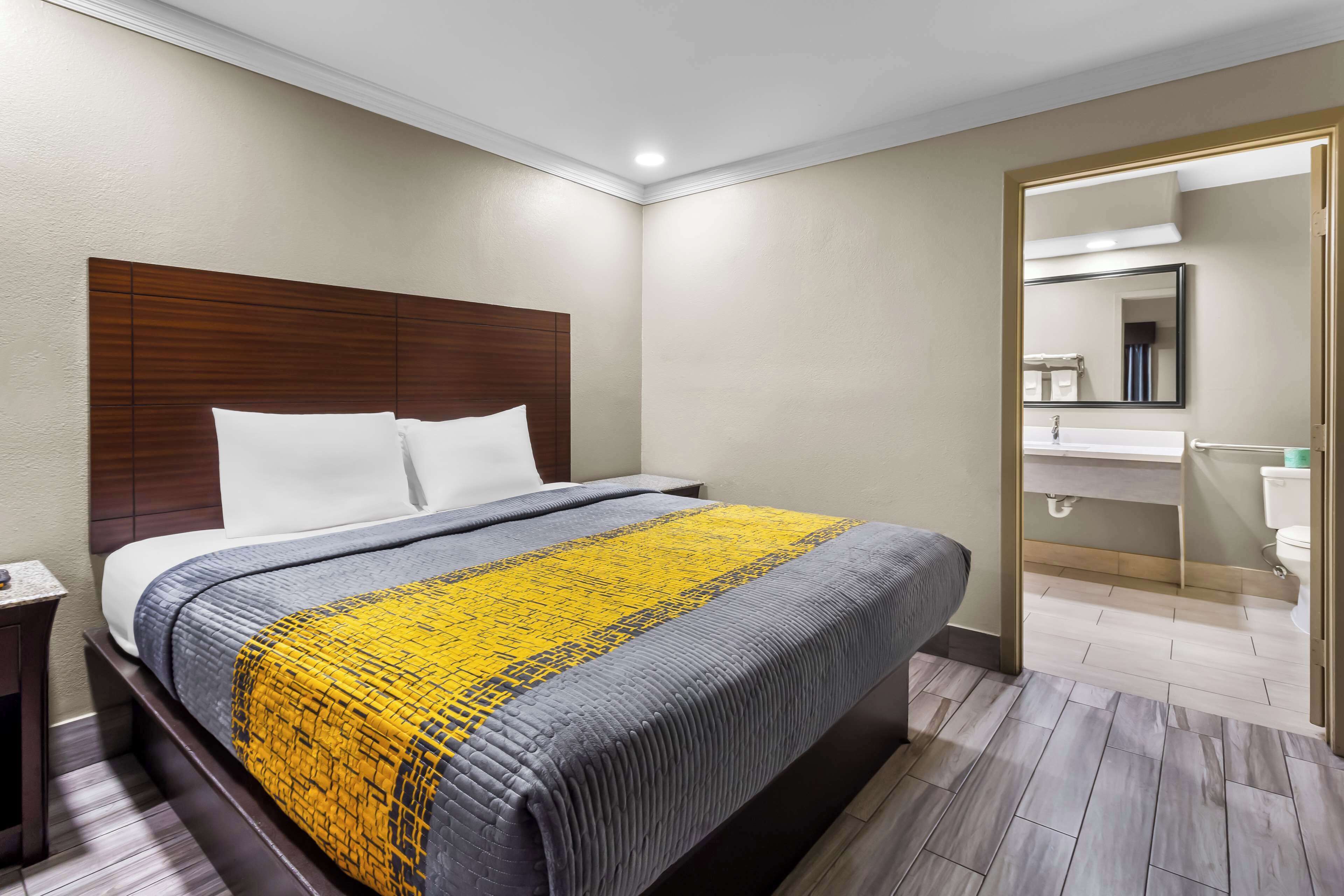 Foto - Americas Best Value Inn Houston Heights at I-45