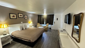 Standaard kamer, 1 kingsize bed | Een strijkplank/strijkijzer, gratis babybedden, gratis wifi, beddengoed