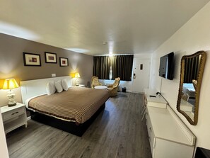 Camera Standard, 1 letto king | Ferro/asse da stiro, culle/letti per bambini (gratuiti), Wi-Fi gratuito