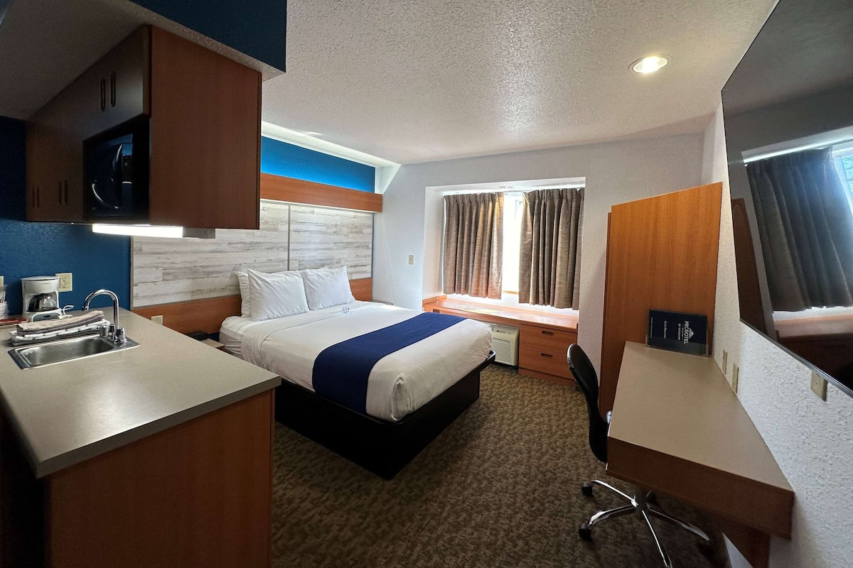 Studio Suite, 1 Queen Bed, Accessible, Non Smoking