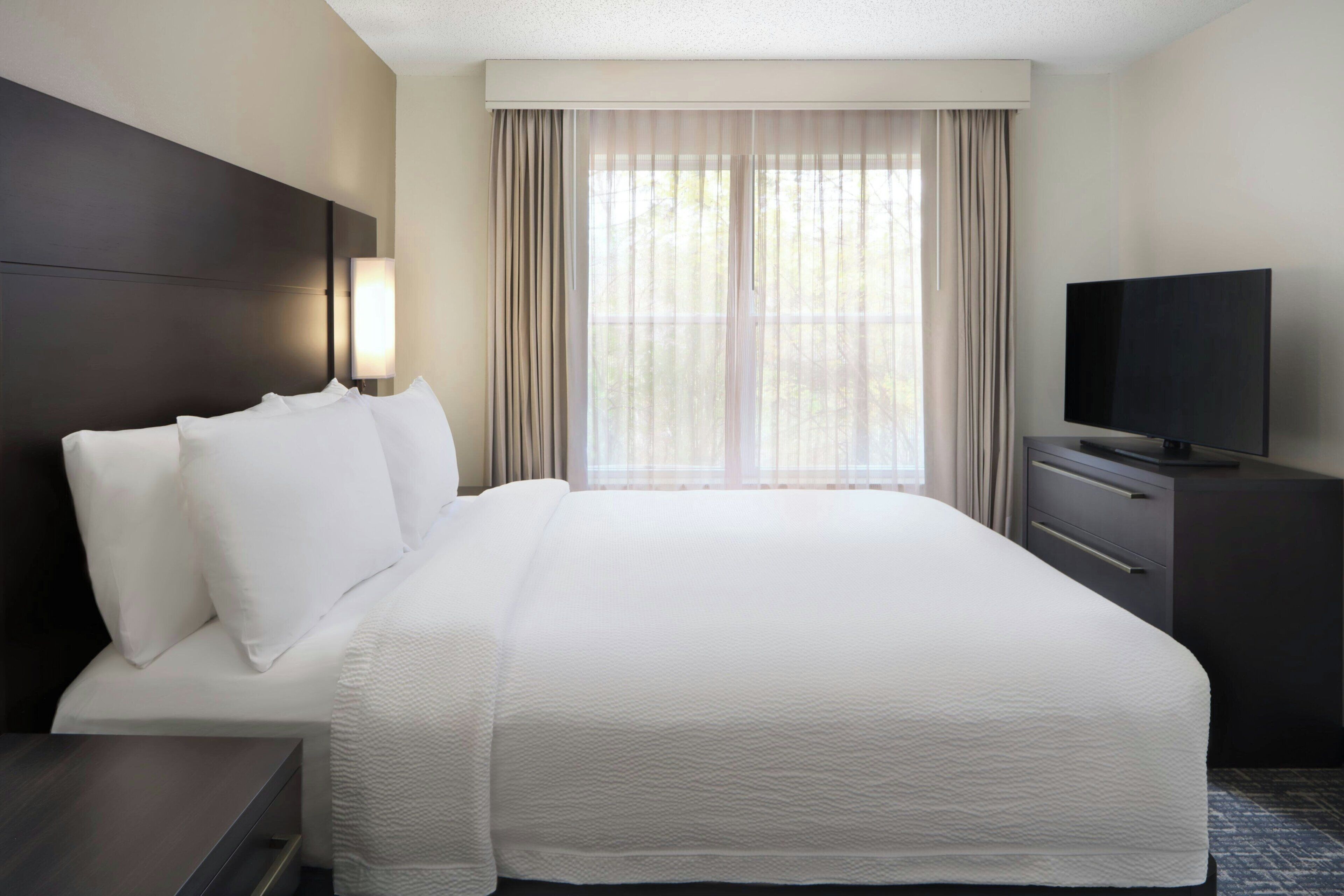 suite, 1 bedroom, non smoking | hypo-allergenic bedding, desk, blackout curtains, iron/ironing board