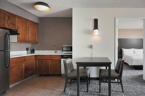 Full-sized fridge, microwave, stovetop, dishwasher - Residence Inn by Marriott Albany East Greenbush/Tech Valley (East Greenbush)