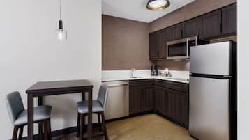 Full-size fridge, microwave, stovetop, dishwasher