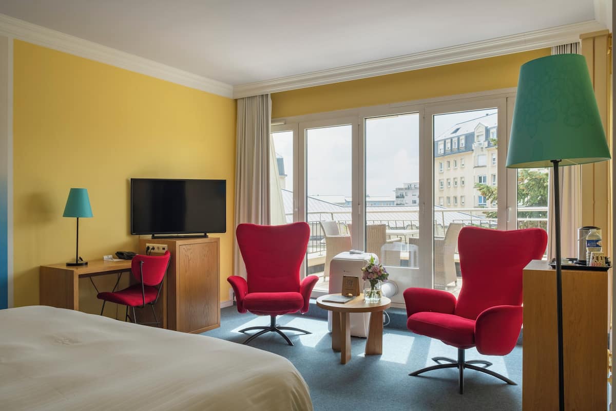 1 bedroom, in-room safe, desk, soundproofing