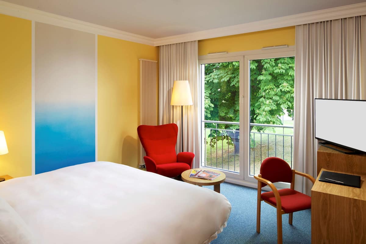 1 bedroom, in-room safe, desk, soundproofing
