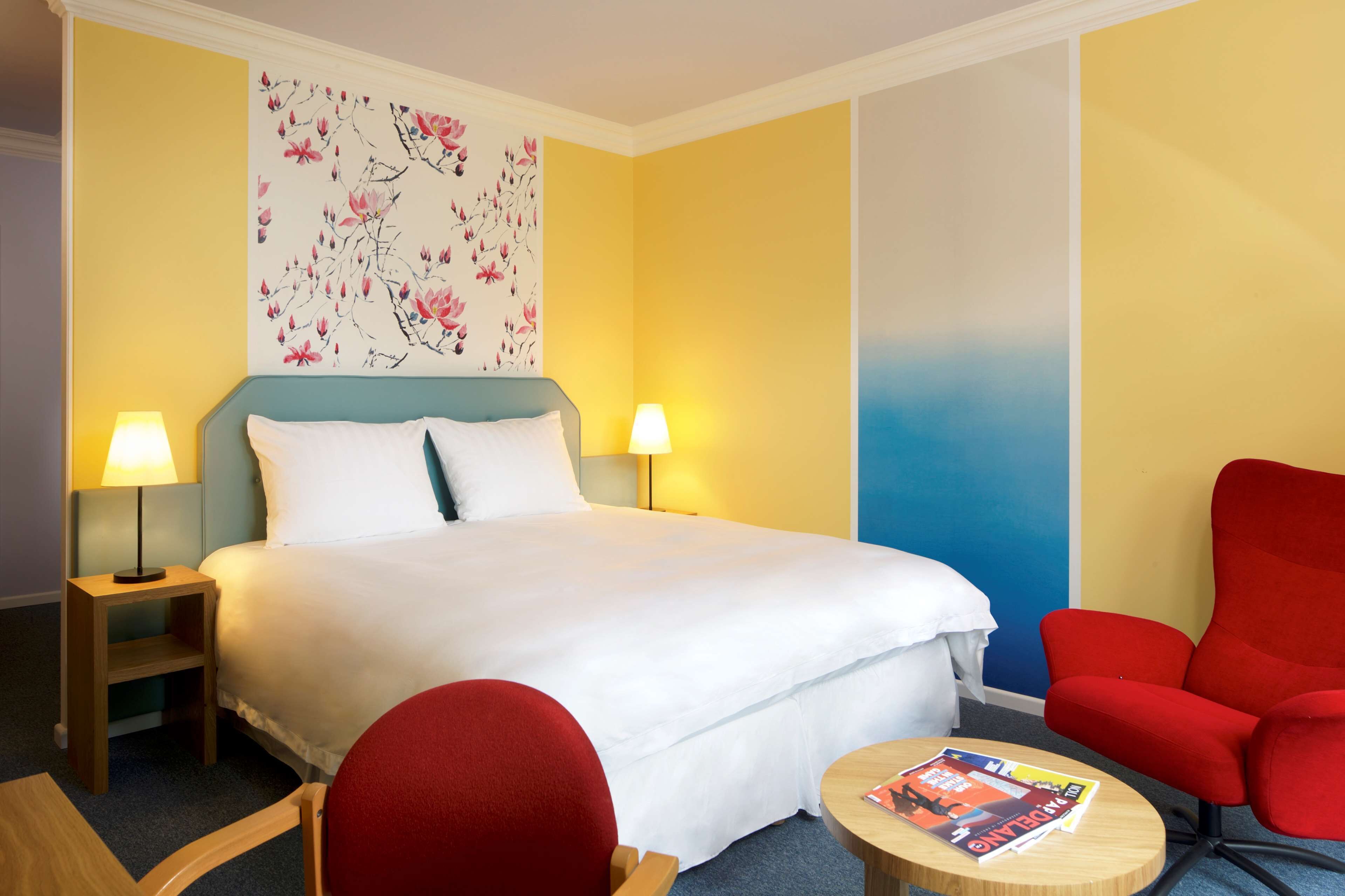 1 غرفة نوم وخزنة داخل الغرفة ومكتب وتجهيزات عازلة للصوت