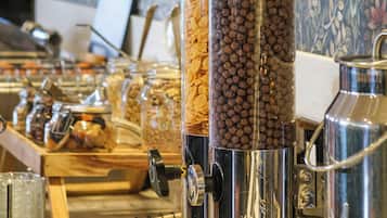 Tägliches Frühstücksbuffet gegen Gebühr