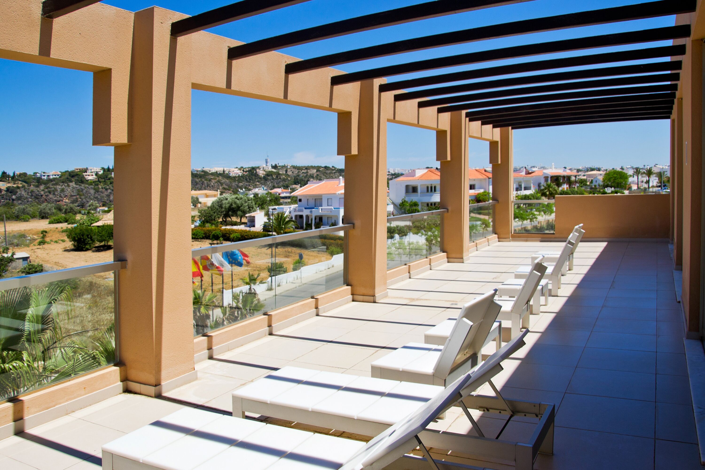 family room, connecting rooms (plus) | terrace/patio