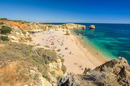 Una playa cerca
