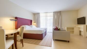 Family Room, Connecting Rooms (Plus)