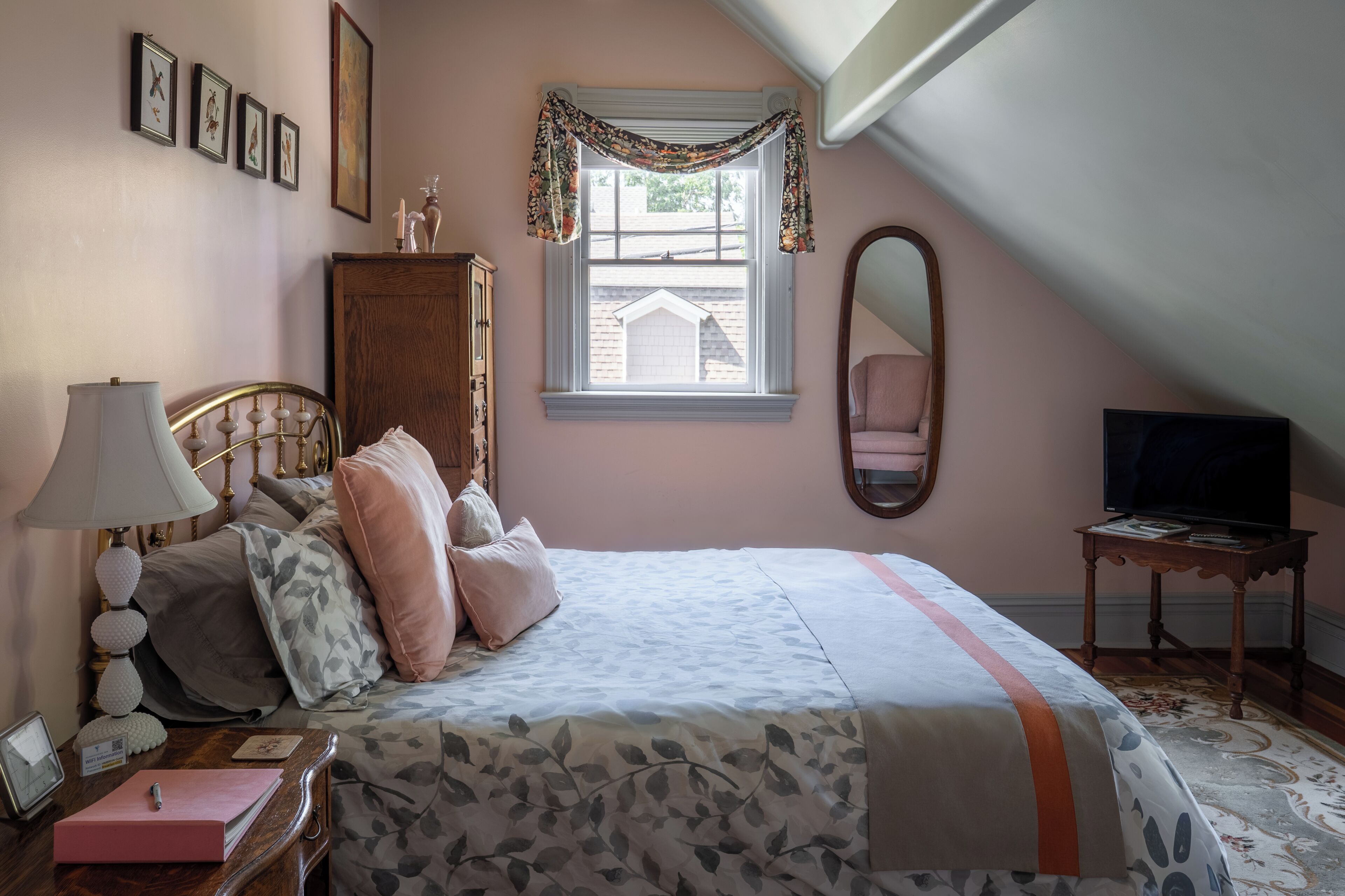 Deluxe Room, 1 King Bed, Ensuite, Garden View | Egyptian cotton sheets, premium bedding, down duvets, pillow-top beds
