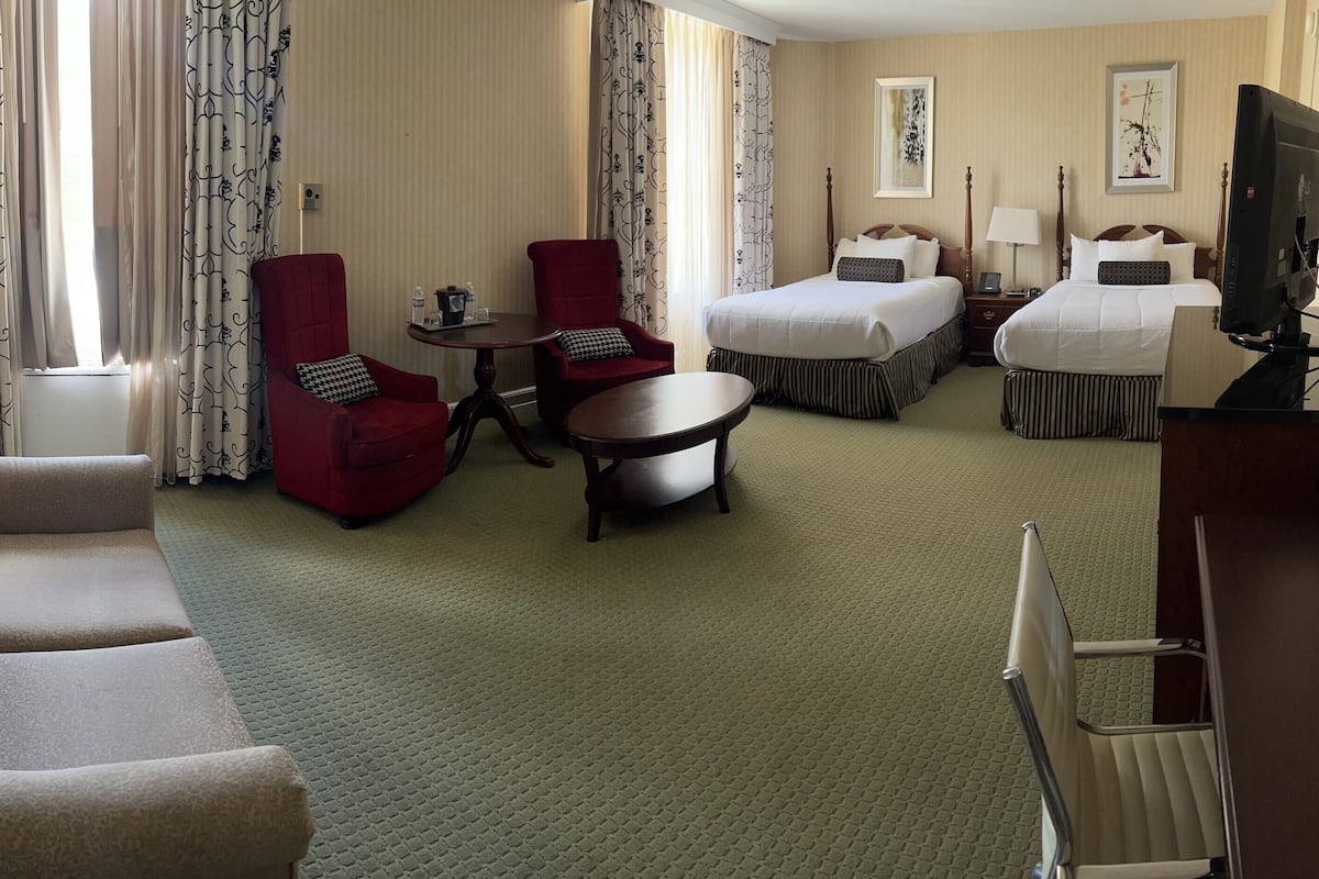 Iron/ironing board, free WiFi, bed sheets, wheelchair access